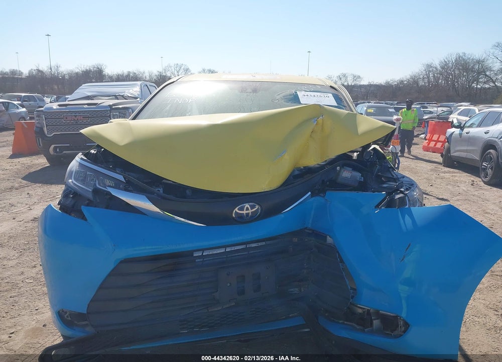 2021 TOYOTA SIENNA LE VIN: 5TDKRKEC9MS044286
