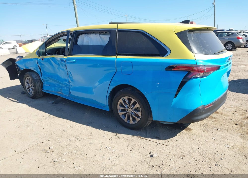 2021 TOYOTA SIENNA LE VIN: 5TDKRKEC9MS044286