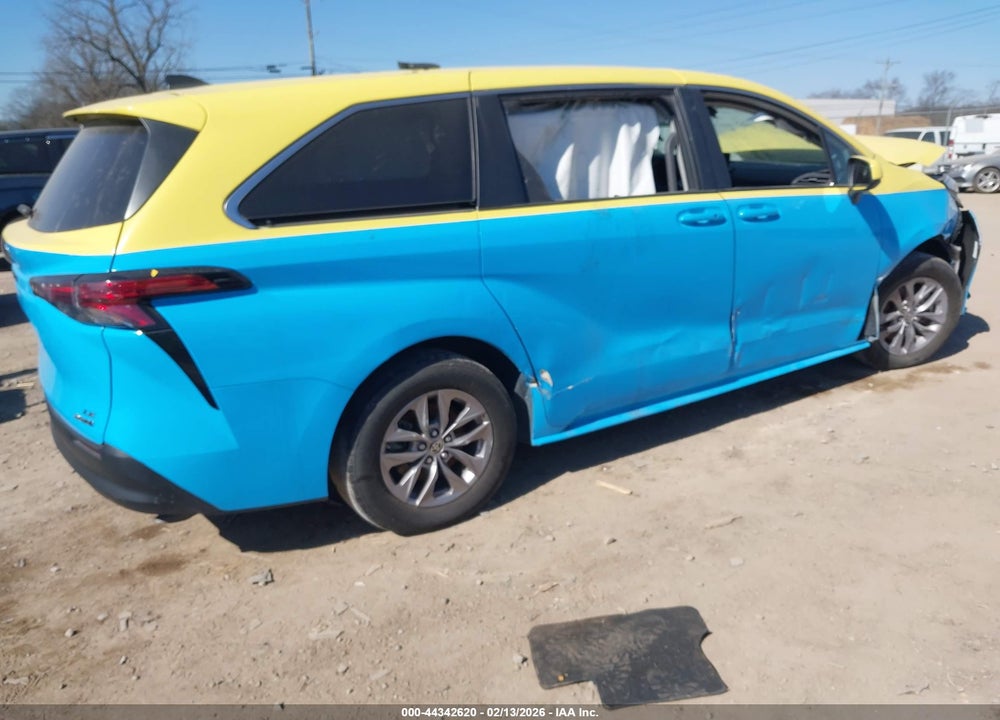 2021 TOYOTA SIENNA LE VIN: 5TDKRKEC9MS044286