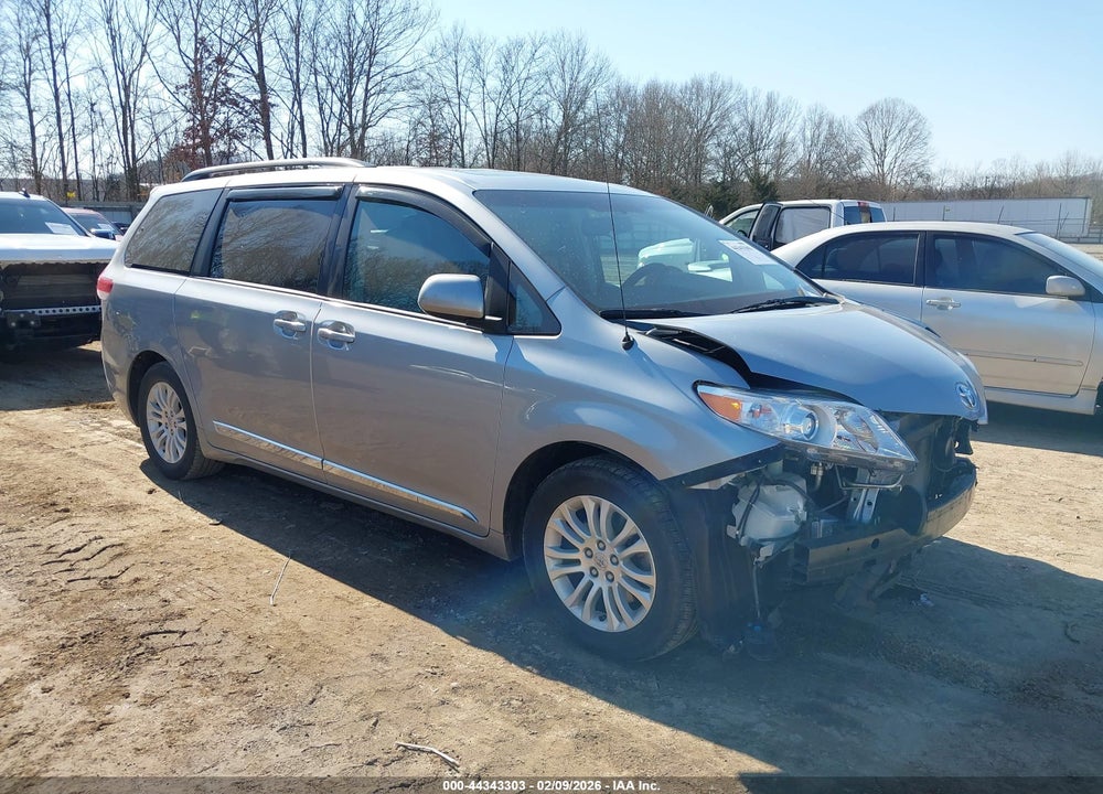 2014 TOYOTA SIENNA XLE V6 8 PASSENGER VIN: 5TDYK3DC8ES490811