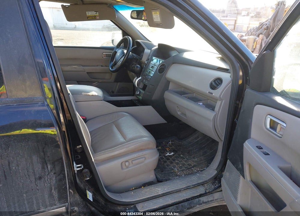 2011 HONDA PILOT TOURING VIN: 5FNYF4H9XBB048671