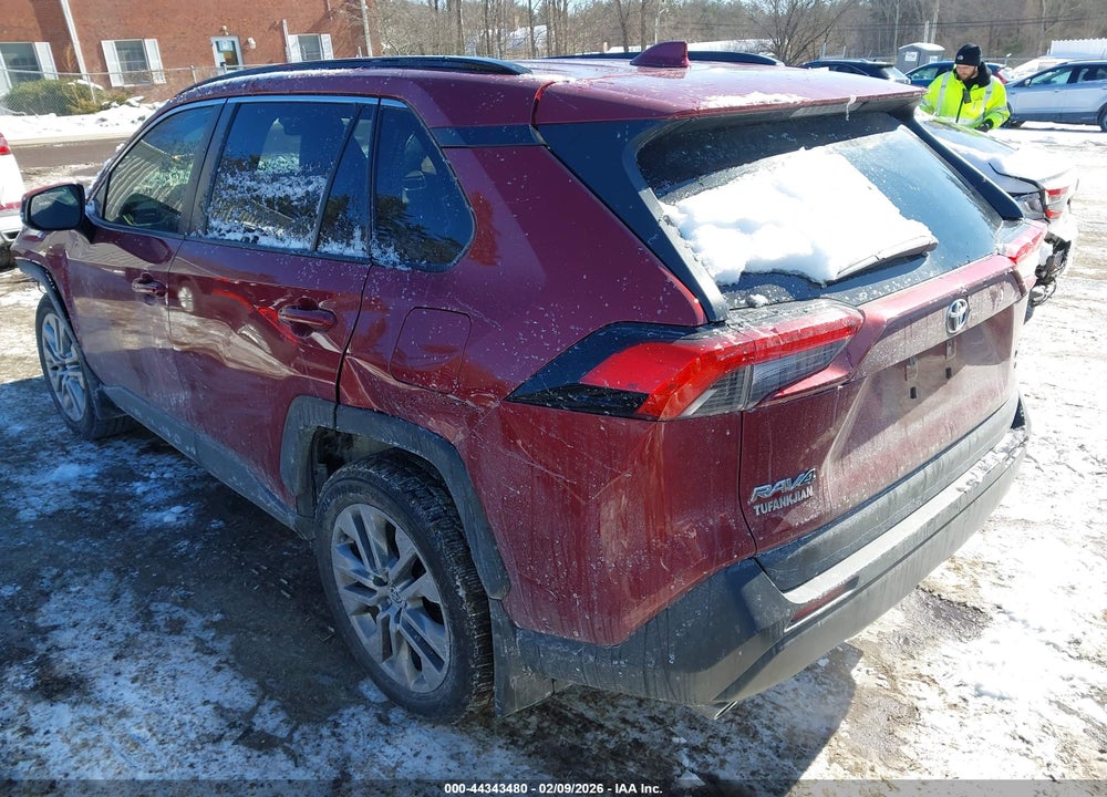 2021 TOYOTA RAV4 XLE PREMIUM VIN: JTMA1RFV2MD531627