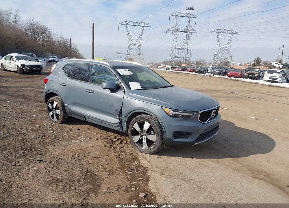2020 VOLVO XC40 T5 MOMENTUM VIN: YV4162UK4L2262894