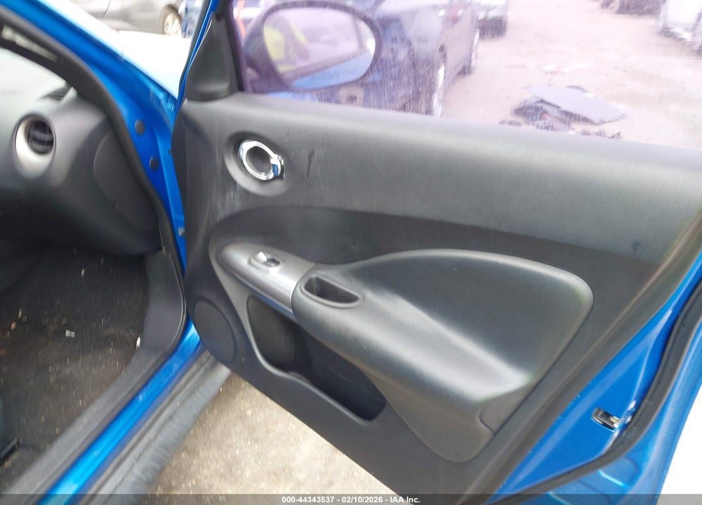 2011 NISSAN JUKE S VIN: JN8AF5MR2BT011452