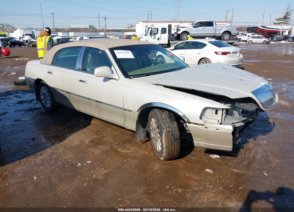 2006 LINCOLN TOWN CAR SIGNATURE VIN: 1LNHM81V86Y616048