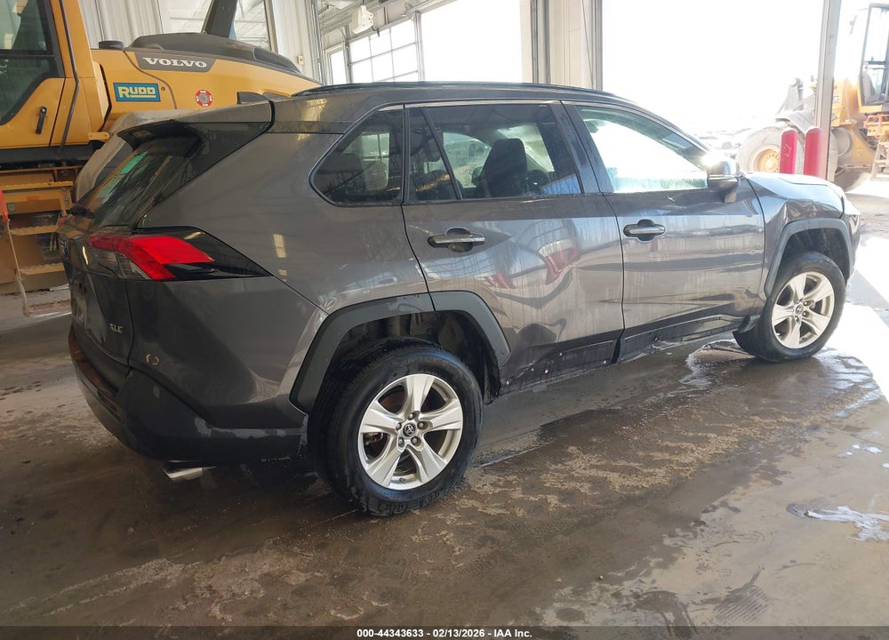2019 TOYOTA RAV4 XLE VIN: 2T3W1RFV4KW027327