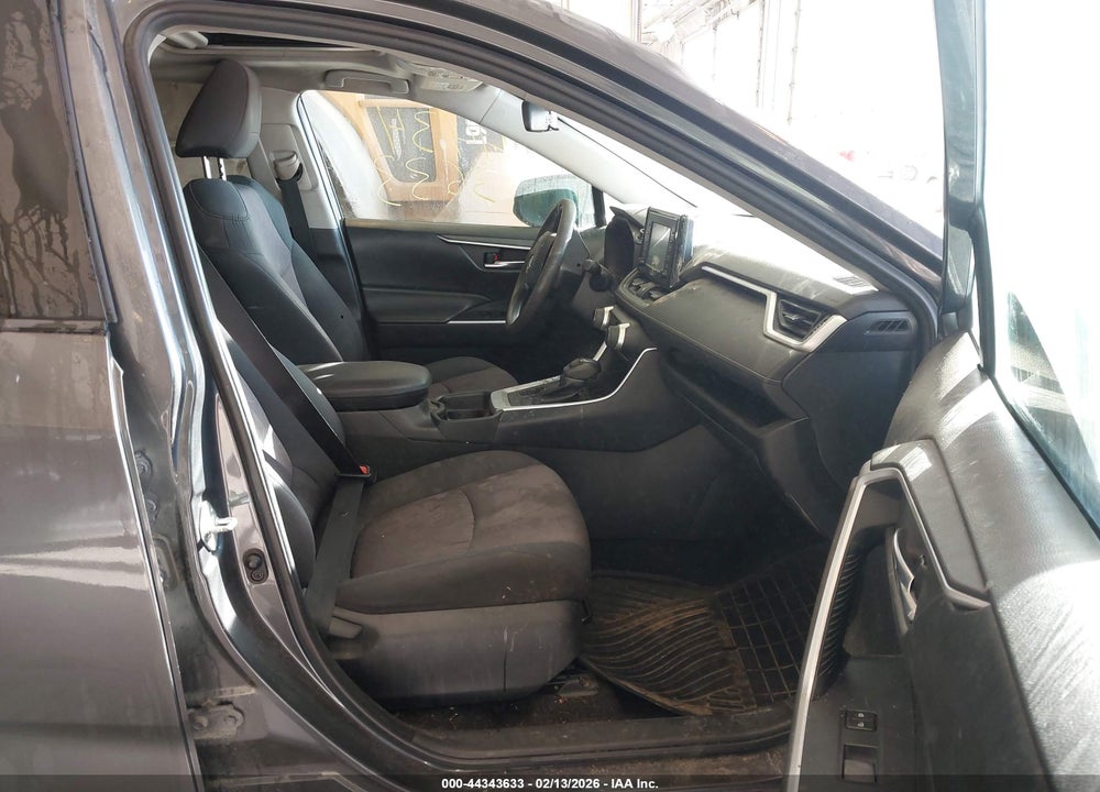 2019 TOYOTA RAV4 XLE VIN: 2T3W1RFV4KW027327