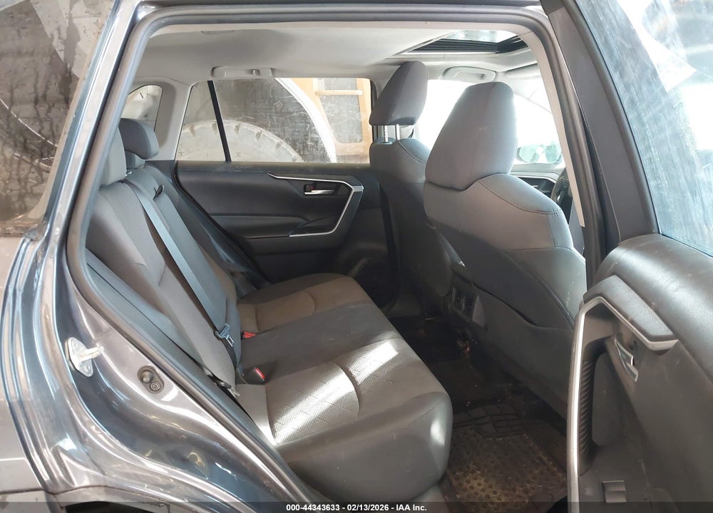 2019 TOYOTA RAV4 XLE VIN: 2T3W1RFV4KW027327