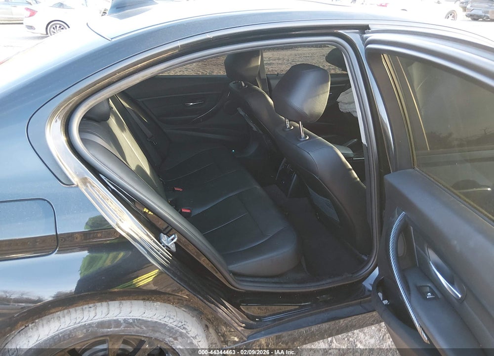 2018 BMW 320 XI VIN: WBA8E5G51JNU45660