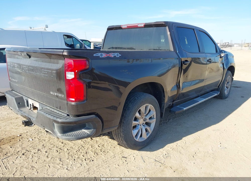 2020 CHEVROLET SILVERADO 1500 4WD  SHORT BED CUSTOM VIN: 3GCUYBEF2LG202812