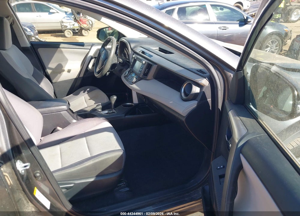 2015 TOYOTA RAV4 XLE VIN: JTMWFREVXFD052044