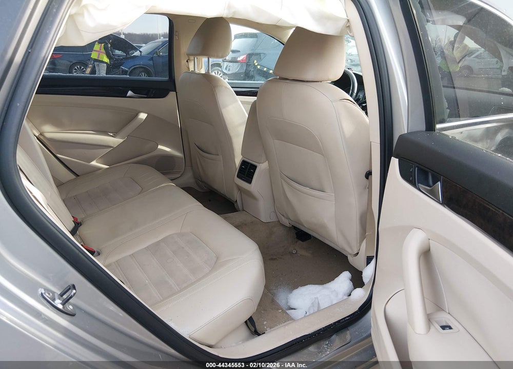 2014 VOLKSWAGEN PASSAT 2.0L TDI SEL PREMIUM VIN: 1VWCN7A33EC051592