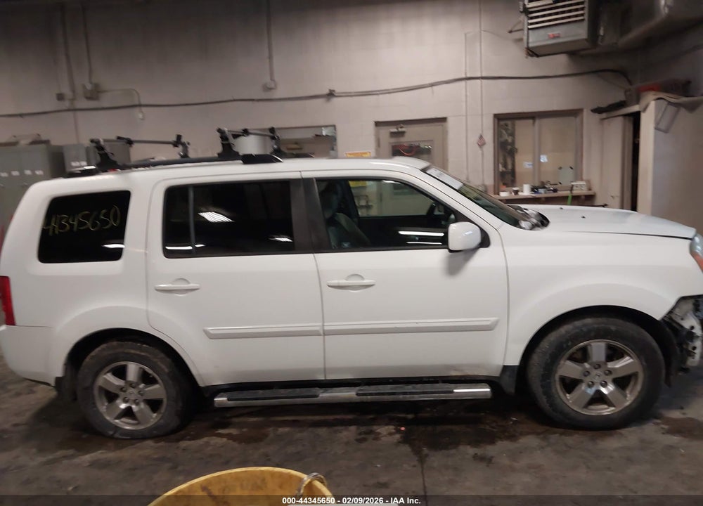 2011 HONDA PILOT EX-L VIN: 5FNYF4H50BB010069