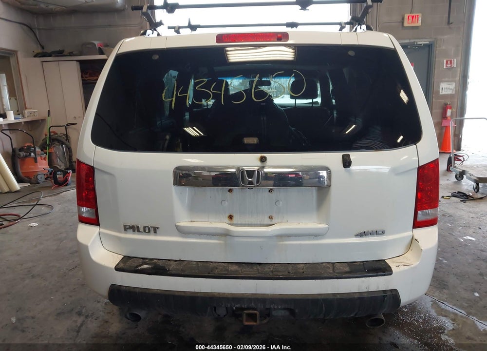 2011 HONDA PILOT EX-L VIN: 5FNYF4H50BB010069
