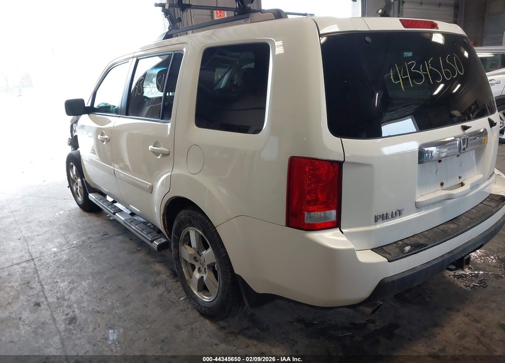 2011 HONDA PILOT EX-L VIN: 5FNYF4H50BB010069
