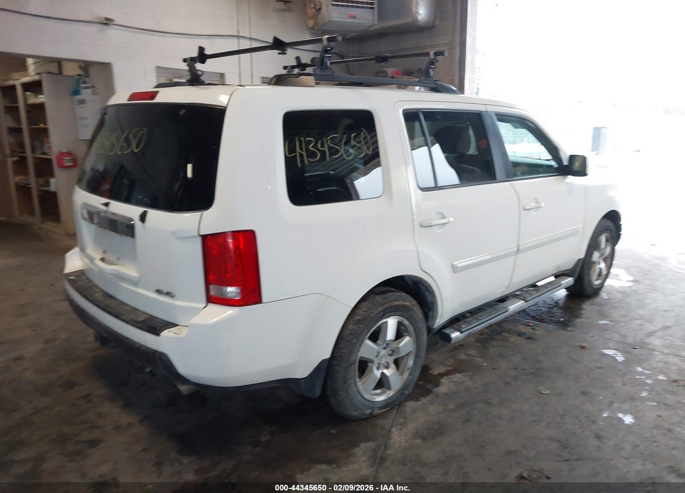 2011 HONDA PILOT EX-L VIN: 5FNYF4H50BB010069