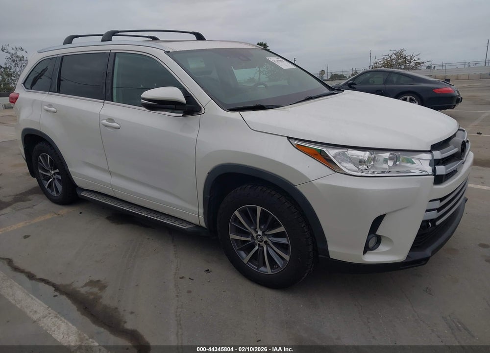 2017 TOYOTA HIGHLANDER XLE VIN: 5TDJZRFH2HS398137