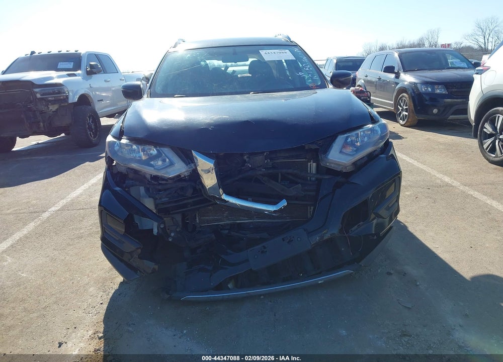 2018 NISSAN ROGUE SV VIN: KNMAT2MV5JP550199