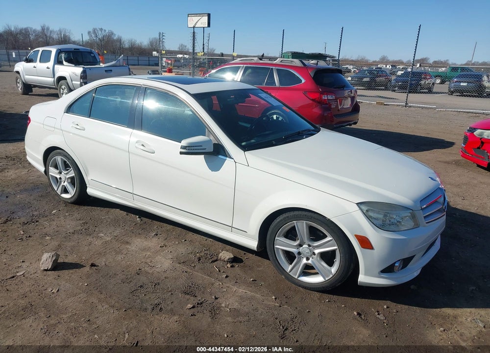 2010 MERCEDES-BENZ C 300 LUXURY/SPORT VIN: WDDGF5EB8AR128672