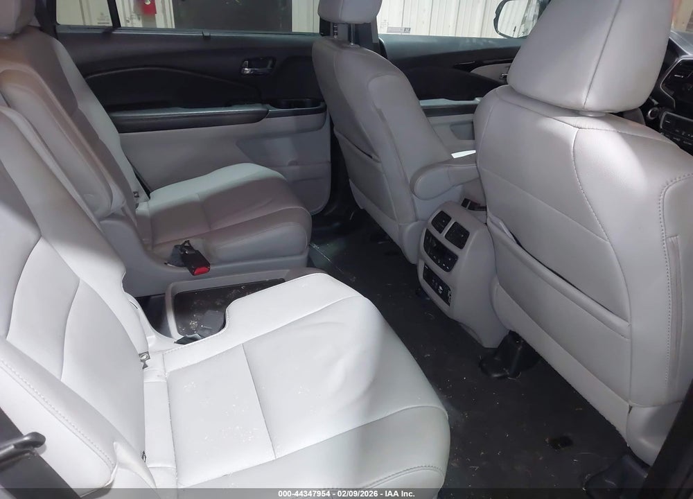 2020 HONDA PILOT 2WD TOURING 7 PASSENGER VIN: 5FNYF5H69LB010894