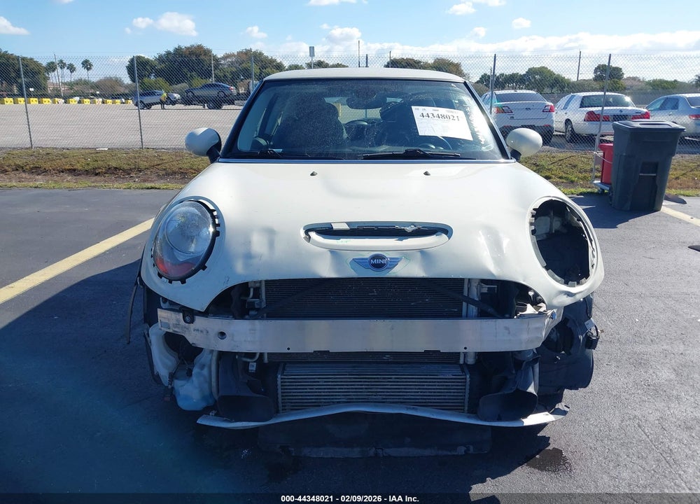 2015 MINI HARDTOP COOPER S VIN: WMWXP7C58F2A41077