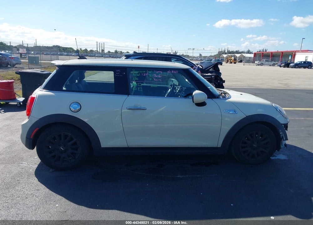 2015 MINI HARDTOP COOPER S VIN: WMWXP7C58F2A41077
