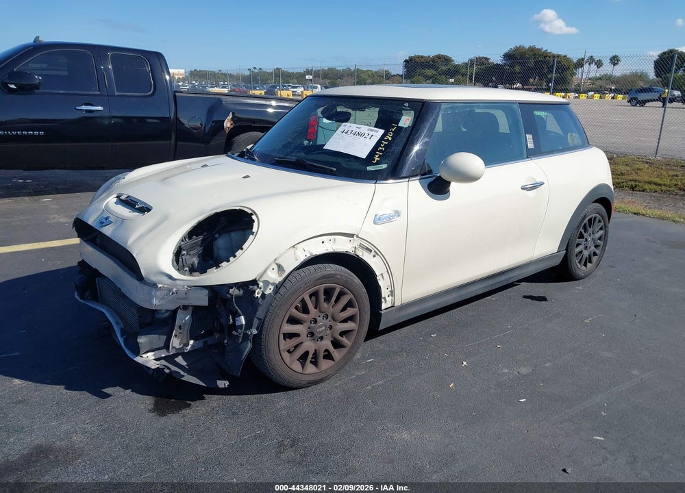 2015 MINI HARDTOP COOPER S VIN: WMWXP7C58F2A41077