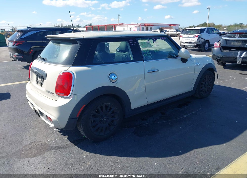 2015 MINI HARDTOP COOPER S VIN: WMWXP7C58F2A41077
