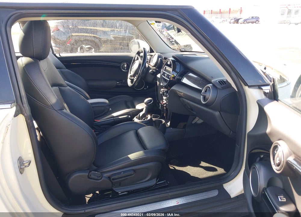 2015 MINI HARDTOP COOPER S VIN: WMWXP7C58F2A41077