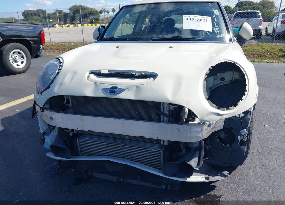 2015 MINI HARDTOP COOPER S VIN: WMWXP7C58F2A41077