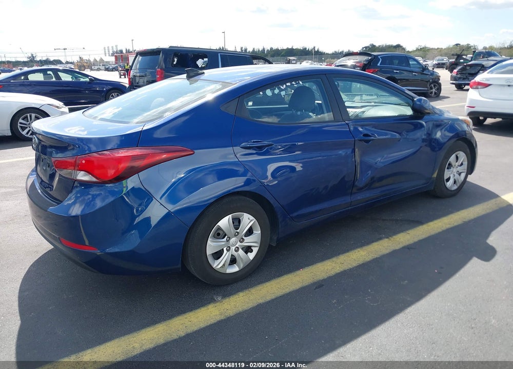 2016 HYUNDAI ELANTRA SE VIN: 5NPDH4AE9GH774594