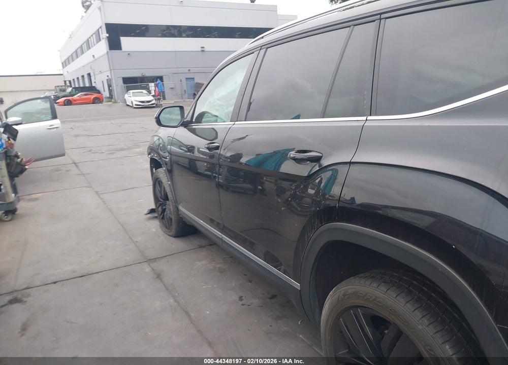 2018 VOLKSWAGEN ATLAS 3.6L V6 SEL VIN: 1V2ER2CAXJC567794