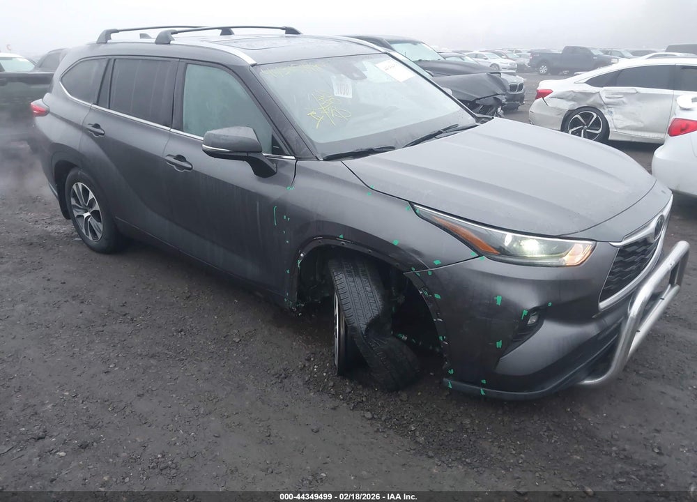 2021 TOYOTA HIGHLANDER XLE VIN: 5TDGZRBH2MS530789