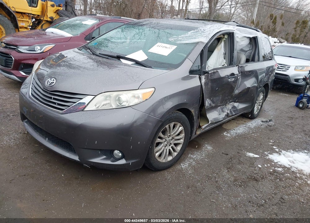 2012 TOYOTA SIENNA XLE V6 8 PASSENGER VIN: 5TDYK3DC6CS246443