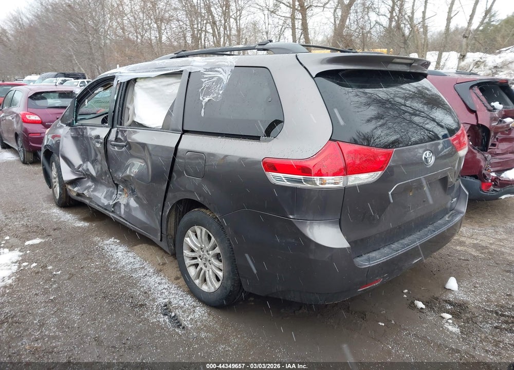 2012 TOYOTA SIENNA XLE V6 8 PASSENGER VIN: 5TDYK3DC6CS246443