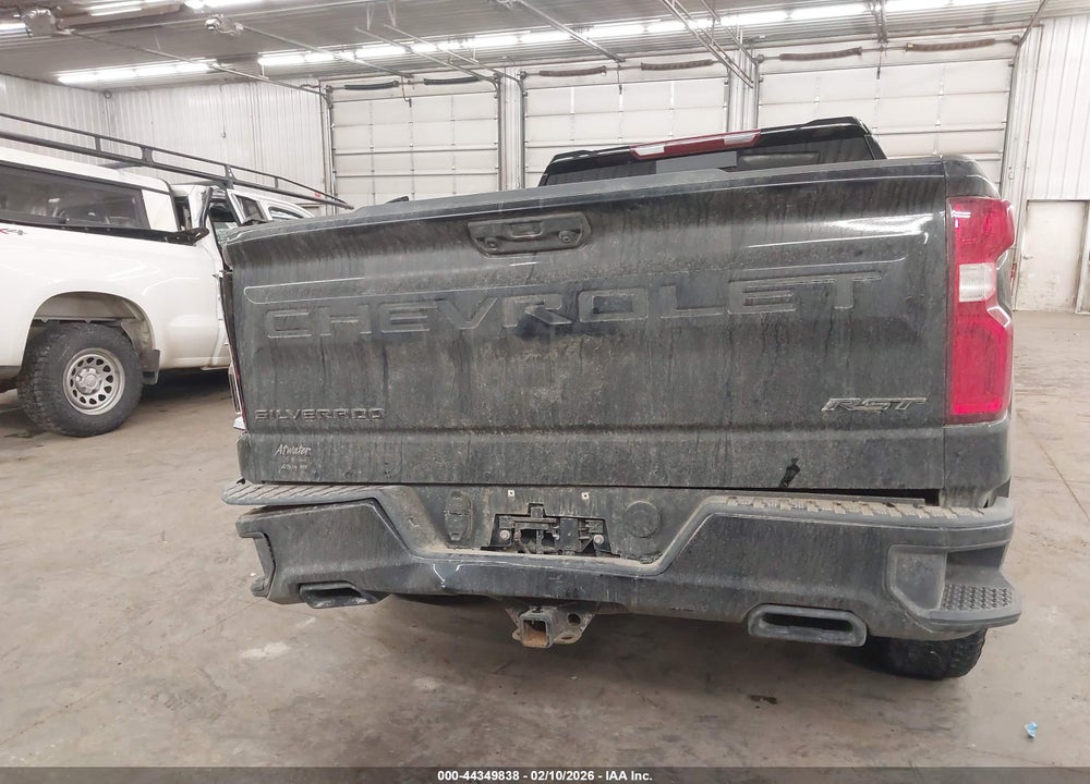 2023 CHEVROLET SILVERADO 1500 4WD  STANDARD BED RST VIN: 1GCUDEE8XPZ181972