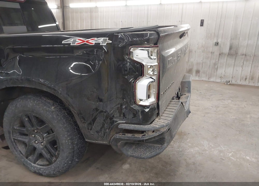 2023 CHEVROLET SILVERADO 1500 4WD  STANDARD BED RST VIN: 1GCUDEE8XPZ181972