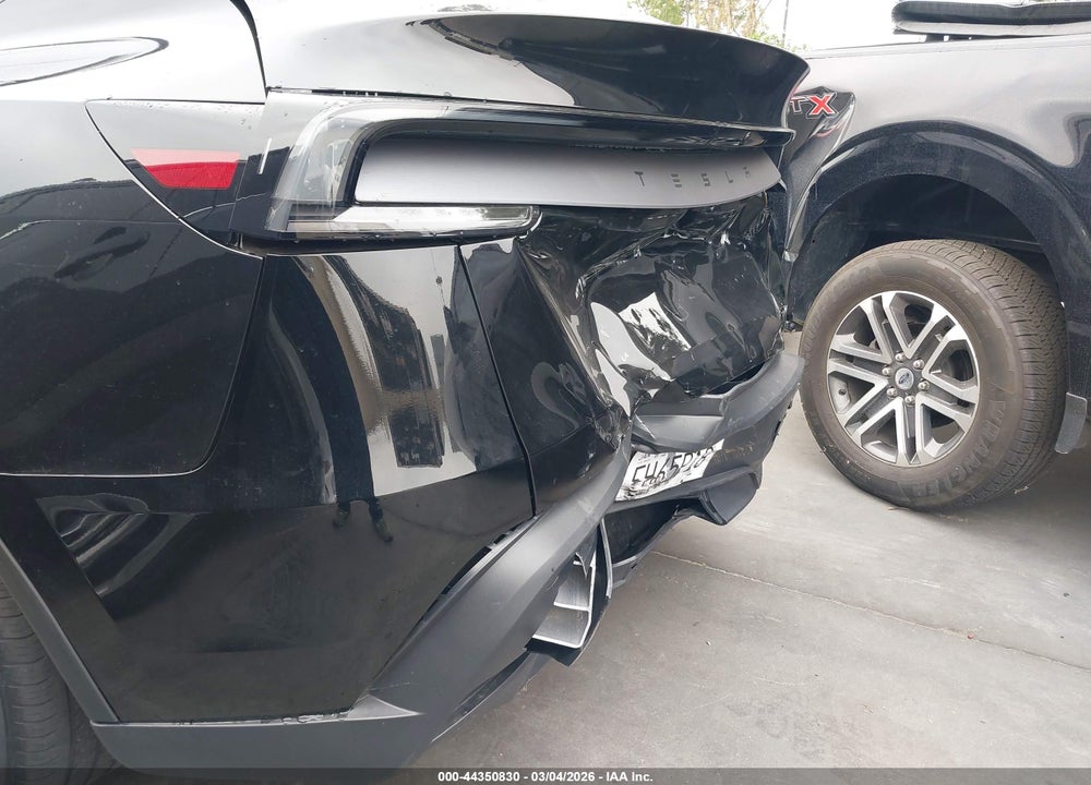 2026 TESLA MODEL Y PREMIUM REAR-WHEEL DRIVE/STANDARD REAR-WHEEL DRIVE VIN: 7SAYGDEDXTF524024