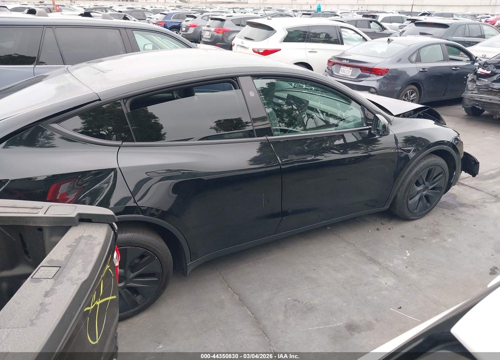 2026 TESLA MODEL Y PREMIUM REAR-WHEEL DRIVE/STANDARD REAR-WHEEL DRIVE VIN: 7SAYGDEDXTF524024