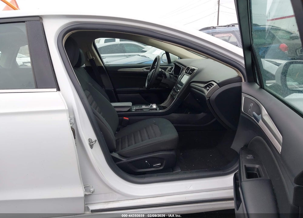 2019 FORD FUSION SE VIN: 3FA6P0HD8KR133823