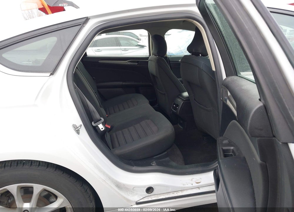 2019 FORD FUSION SE VIN: 3FA6P0HD8KR133823