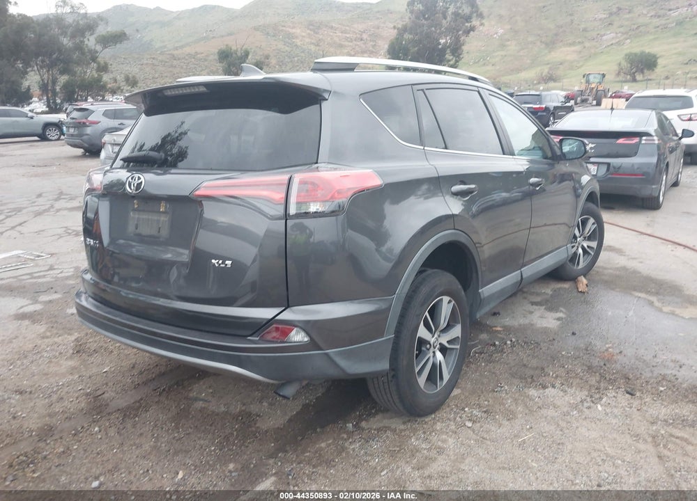 2018 TOYOTA RAV4 XLE VIN: 2T3WFREV9JW484491