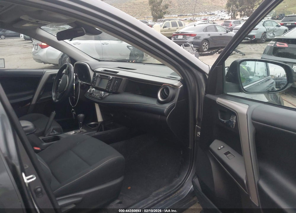 2018 TOYOTA RAV4 XLE VIN: 2T3WFREV9JW484491
