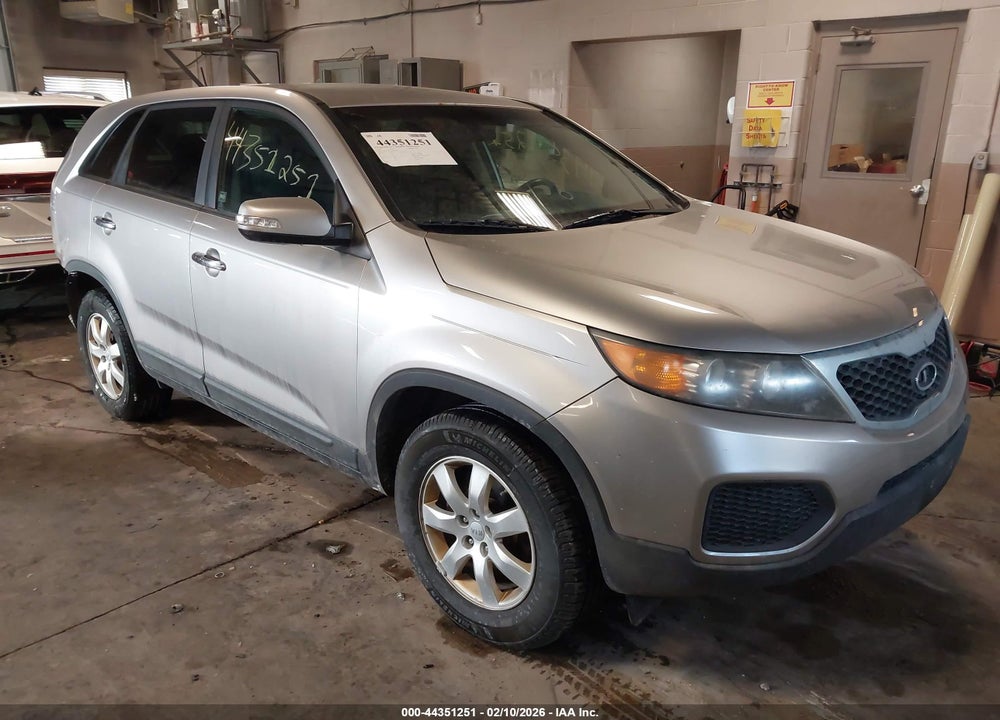 2013 KIA SORENTO LX VIN: 5XYKT4A11DG325609