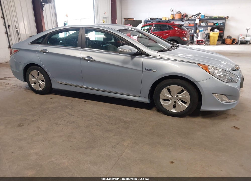 2015 HYUNDAI SONATA HYBRID VIN: KMHEC4A44FA135292