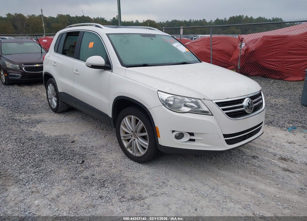 2011 VOLKSWAGEN TIGUAN SE VIN: WVGAV7AX6BW551717