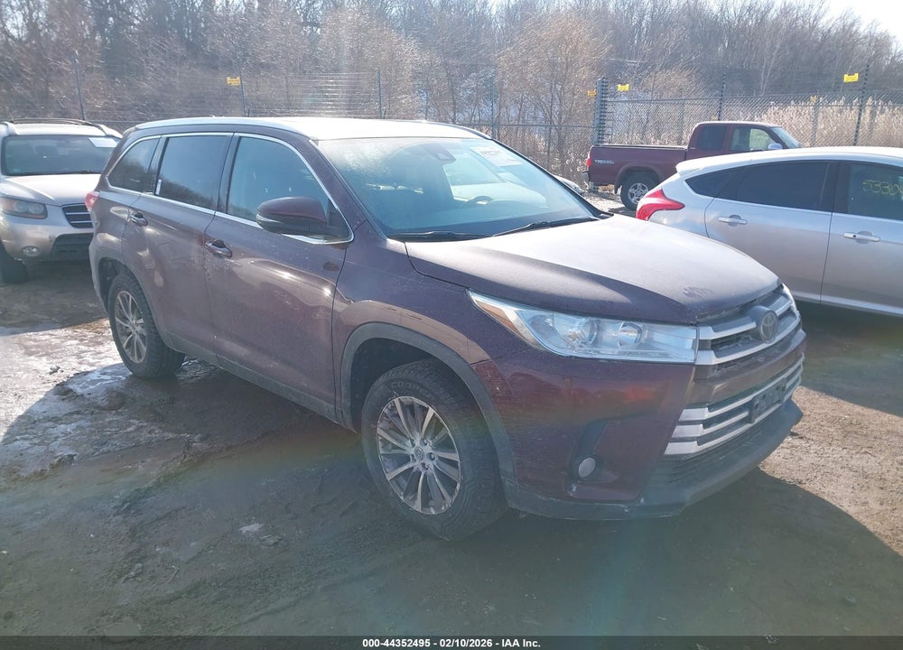 2019 TOYOTA HIGHLANDER XLE VIN: 5TDKZRFH1KS323747