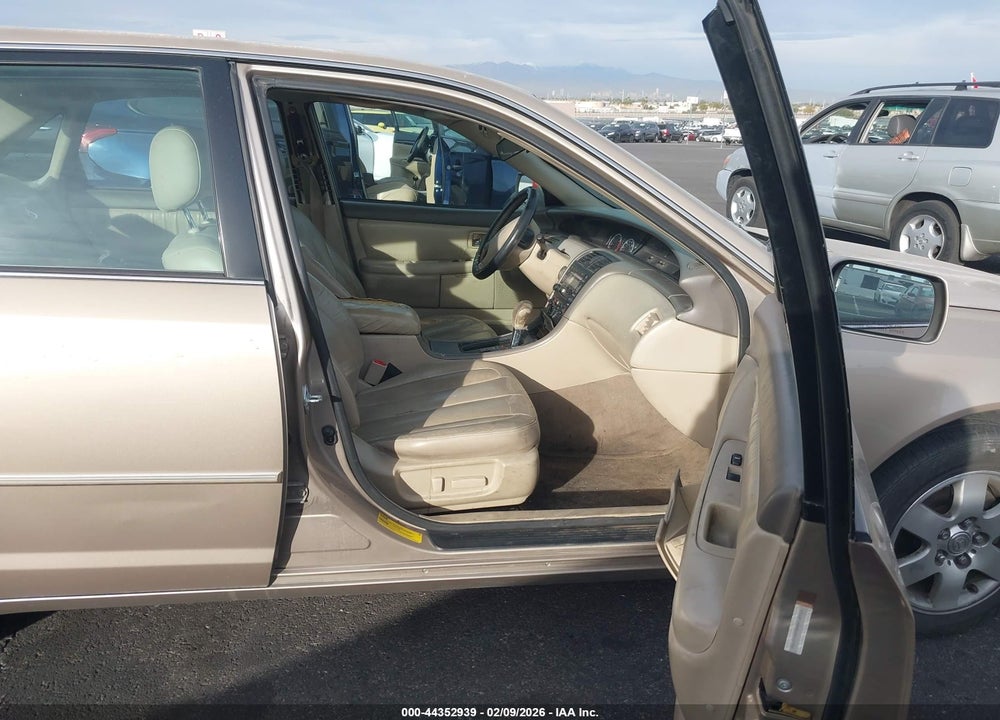2002 TOYOTA AVALON XL VIN: 4T1BF28B22U263798