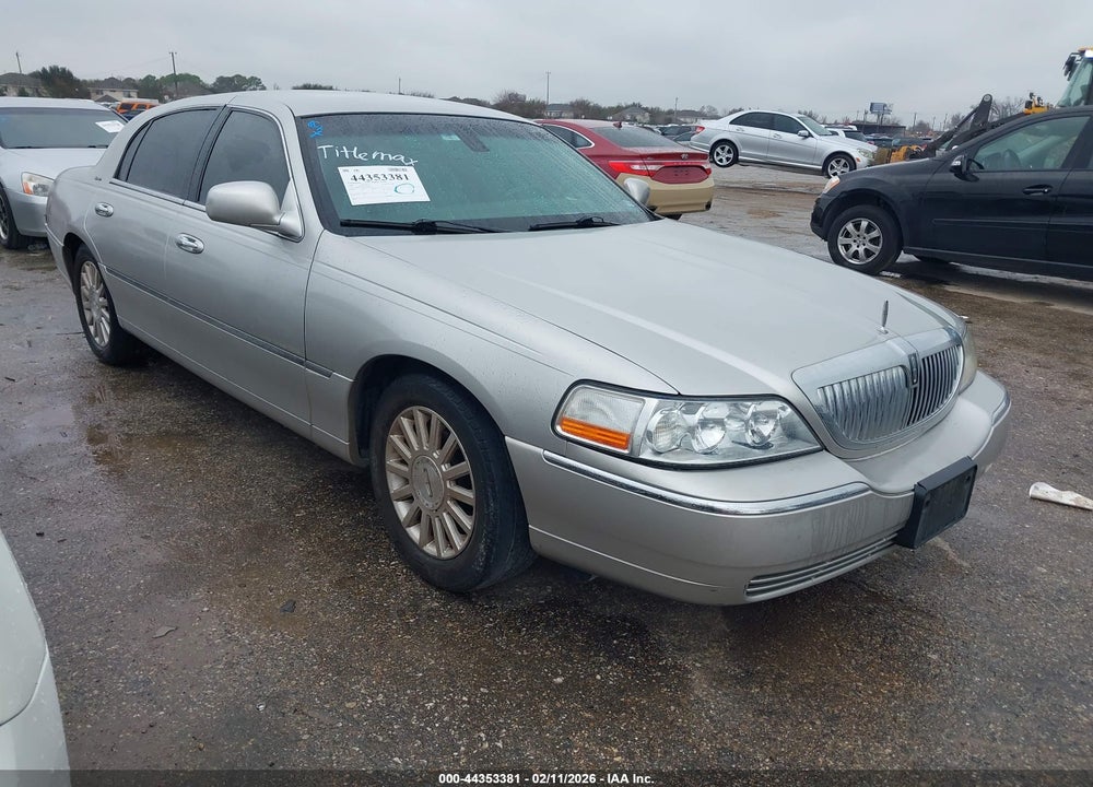 2003 LINCOLN TOWN CAR SIGNATURE VIN: 1LNHM82W03Y678322