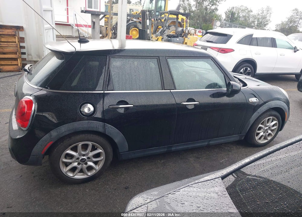 2015 MINI HARDTOP COOPER S VIN: WMWXU3C53F2B56283